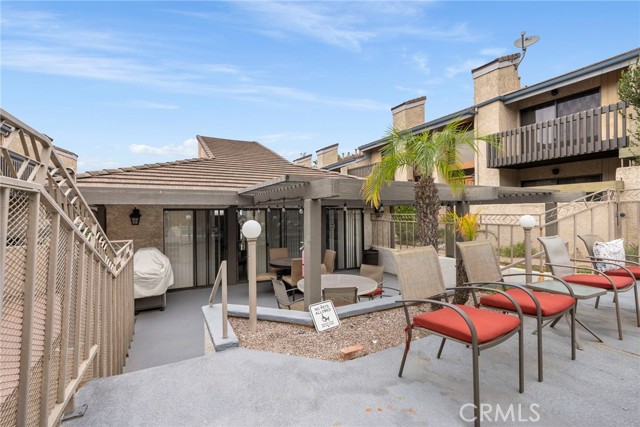 2299 N Legion Drive, Signal Hill CA: https://media.crmls.org/medias/fb0aa47f-3ed8-440d-97fe-66096869f110.jpg