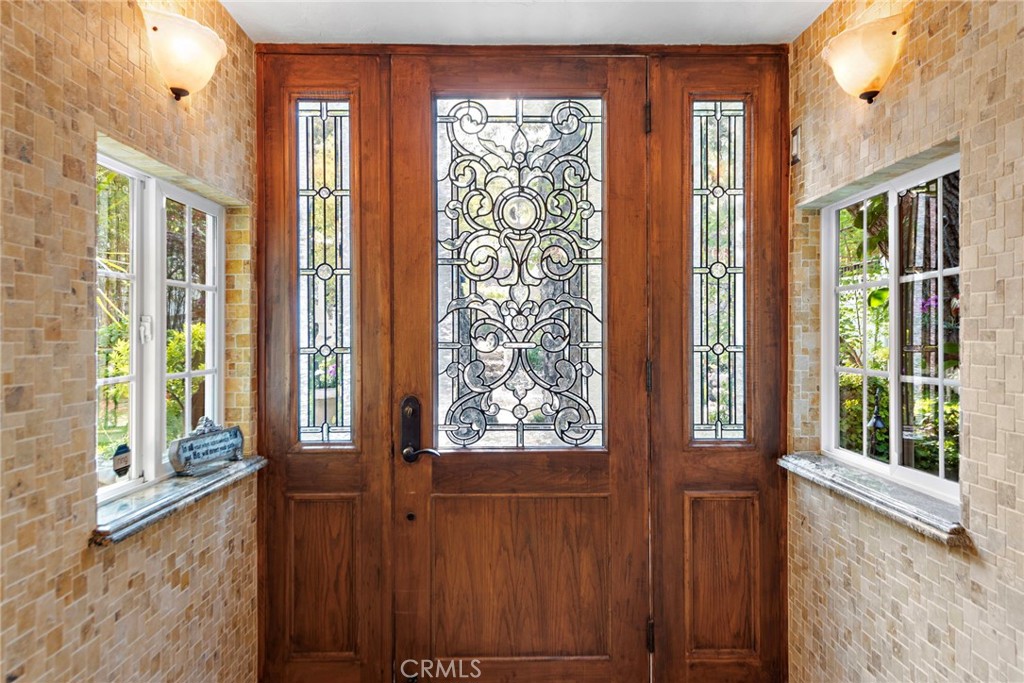 https://media.crmls.org/medias/fb0b8d13-8706-418c-a35d-d62761d8a8a7.jpg?preset=X-Large