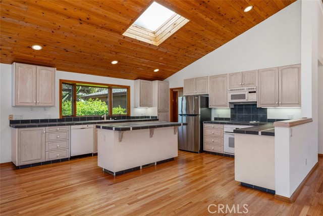 Detail Gallery Image 14 of 49 For 4 Castle Rock Way, Laguna Beach,  CA 92651 - 5 Beds | 4/1 Baths