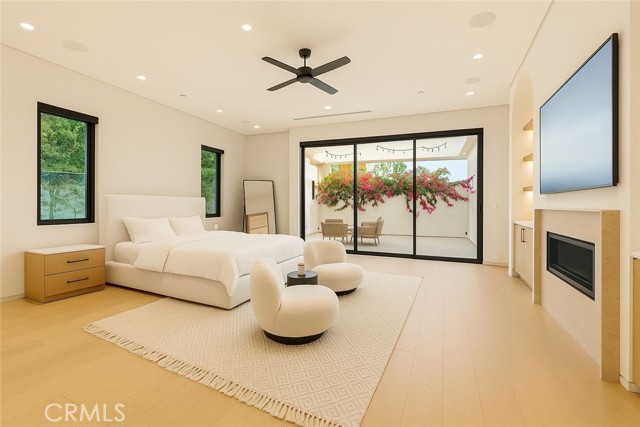 Detail Gallery Image 25 of 54 For 22924 Erwin St, Woodland Hills,  CA 91367 - 11 Beds | 9/2 Baths