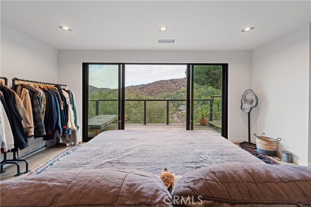 19778 Grand View Drive, Topanga CA: https://media.crmls.org/medias/fb0d65c5-58ac-4bac-82e8-d80a92789761.jpg