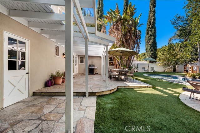 13047 Magnolia Boulevard photo 36