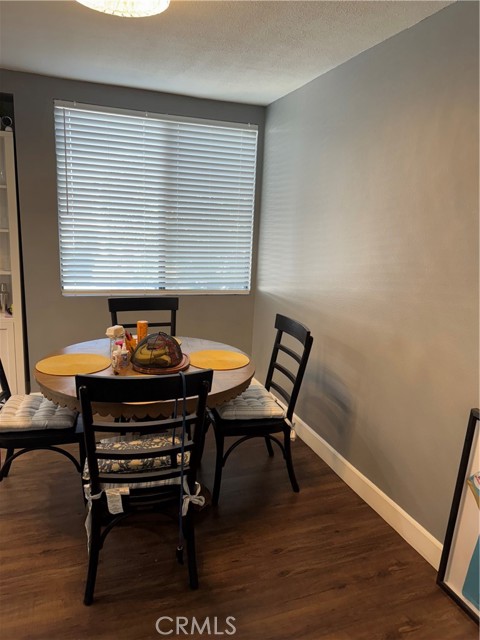 Detail Gallery Image 12 of 25 For 21720 Hart St #9,  Canoga Park,  CA 91303 - 2 Beds | 2 Baths