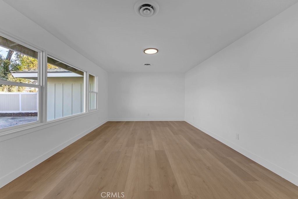 https://media.crmls.org/medias/fb0ea227-3f5d-4f97-bc0d-84361da434bf.jpg?preset=X-Large