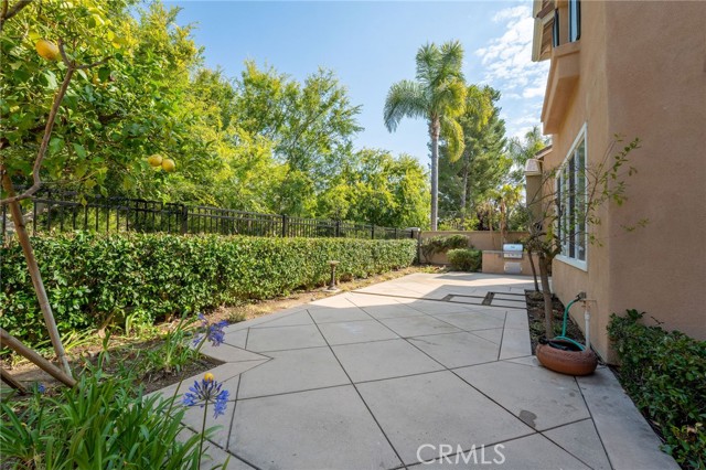 23 Belfort, Newport Coast CA: https://media.crmls.org/medias/fb0f01bb-7ebd-466a-a571-30cc65e8bb74.jpg