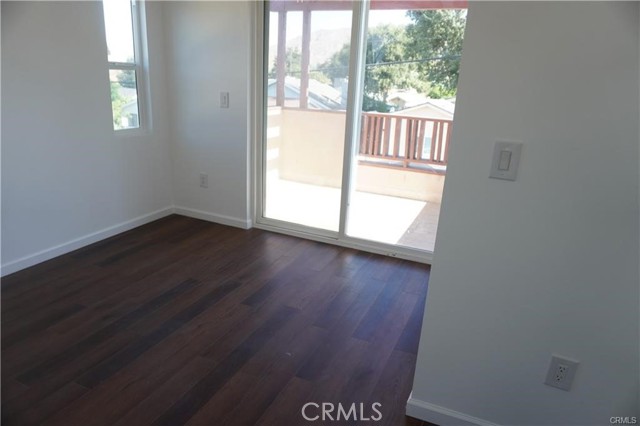 Detail Gallery Image 9 of 12 For 10558 Langmuir Ave, Sunland,  CA 91040 - 2 Beds | 1/1 Baths