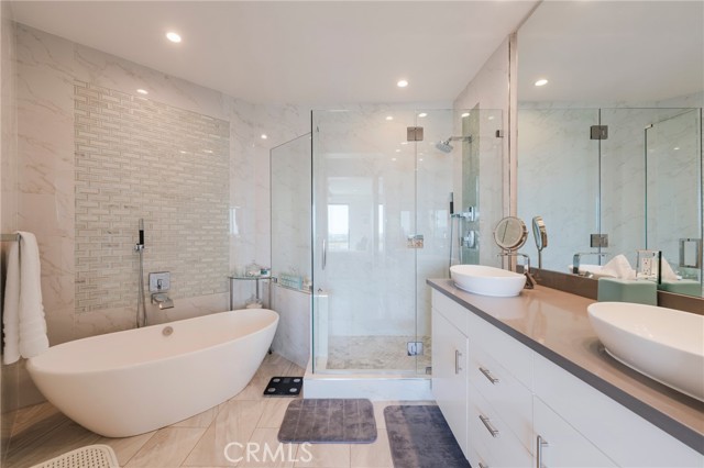 Detail Gallery Image 17 of 59 For 230 Lille Lane #113,  Newport Beach,  CA 92663 - 3 Beds | 3 Baths