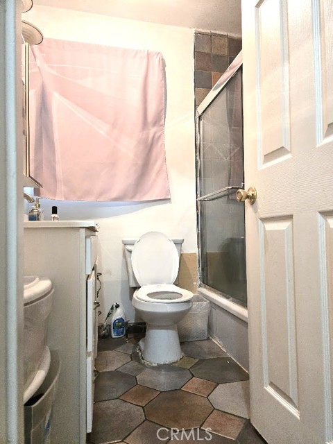 Detail Gallery Image 6 of 9 For 9370 Dorrington, Arleta,  CA 91331 - 3 Beds | 2 Baths