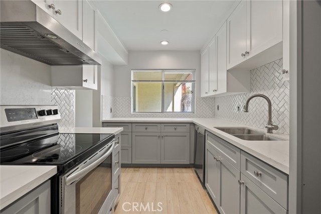 Detail Gallery Image 2 of 30 For 5674 Windsor Way #109,  Culver City,  CA 90230 - 2 Beds | 2 Baths