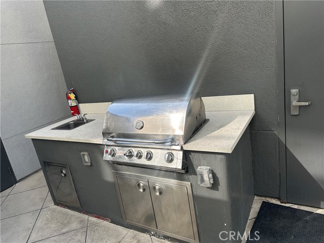 645 W 9th Street, Los Angeles CA: https://media.crmls.org/medias/fb1316e2-6bf7-4b5e-8473-77a31f01ac44.jpg