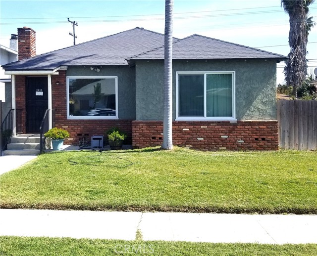 2212 N Locust Avenue, Compton CA: https://media.crmls.org/medias/fb137e4a-c49f-4d0a-8103-649b9ce501e2.jpg