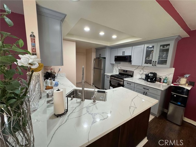 2044 W Hastings Way, Anaheim CA: https://media.crmls.org/medias/fb143251-3cf2-429a-9480-851e6249832f.jpg