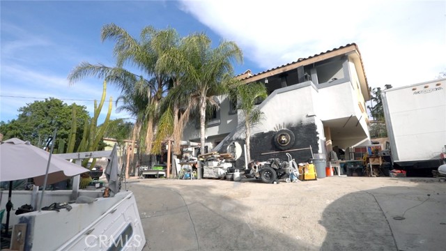 Detail Gallery Image 5 of 27 For 9928 Sunland Bld, Sunland,  CA 91040 - 4 Beds | 4 Baths