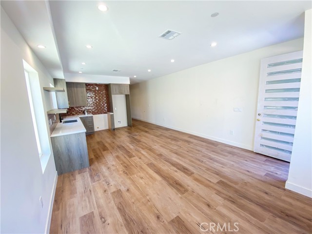 Detail Gallery Image 2 of 9 For 1839 S Gramery Pl #1837,  Los Angeles,  CA 90019 - 4 Beds | 4/1 Baths