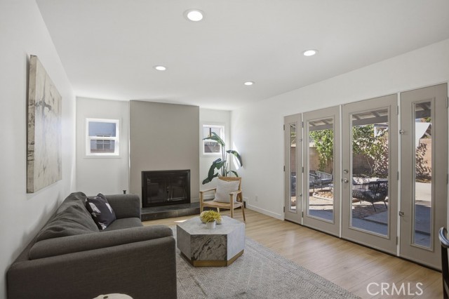 Detail Gallery Image 6 of 46 For 21045 Blythe St, Canoga Park,  CA 91304 - 4 Beds | 2 Baths