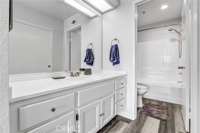 517 Orilla Walk, Oxnard CA: https://media.crmls.org/medias/fb14f2ec-c811-4a02-9b82-0156a642b98f.jpg