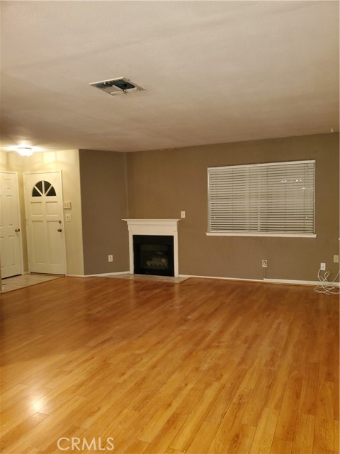 Detail Gallery Image 3 of 20 For 49 N Parkwood Ave #9,  Pasadena,  CA 91107 - 3 Beds | 2/1 Baths