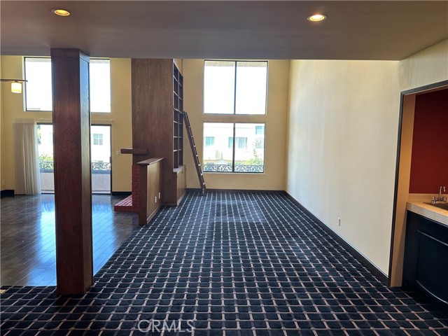 14560 Benefit Street # 301, Sherman Oaks, California 91403, 2 Bedrooms Bedrooms, ,2 BathroomsBathrooms,Residential Lease,For Rent,14560 Benefit Street # 301,CRSR24235156