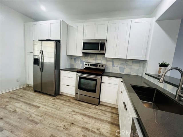 Detail Gallery Image 4 of 10 For 20191 Cape Coral Ln Unit #116, Huntington Beach,  CA 92646 - 2 Beds | 2 Baths