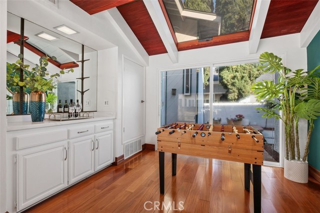 9 Aberdeen st, Irvine CA: https://media.crmls.org/medias/fb17f689-0ef3-4fb4-95d7-374aa1e46b92.jpg
