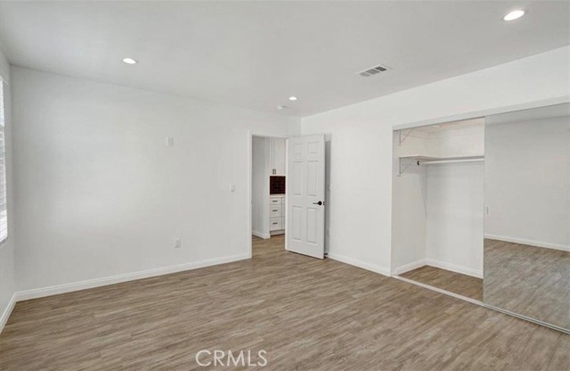 Detail Gallery Image 6 of 8 For 6219 Glide Ave, Woodland Hills,  CA 91367 - 2 Beds | 1 Baths