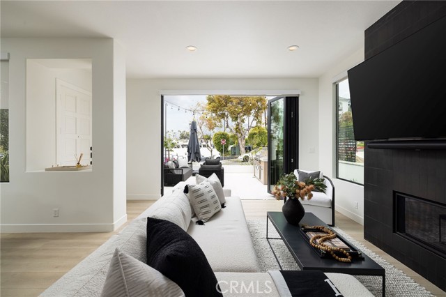 Detail Gallery Image 7 of 29 For 502 Jasmine Ave a,  Corona Del Mar,  CA 92625 - 3 Beds | 2/1 Baths