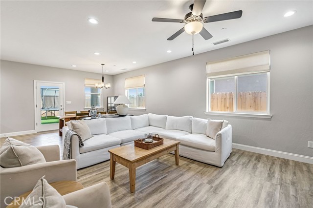 1206 Bristlecone Drive, Madera CA: https://media.crmls.org/medias/fb199d2e-bd7d-4f8e-acdf-f3214184353a.jpg