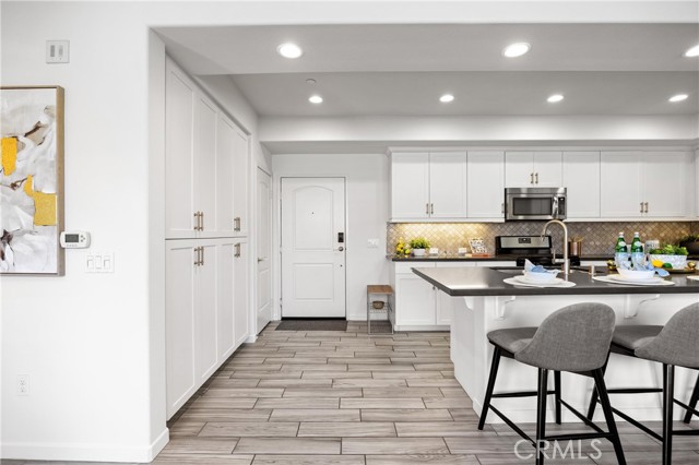 Detail Gallery Image 2 of 20 For 405 Mallorca Ln, Brea,  CA 92823 - 2 Beds | 2 Baths