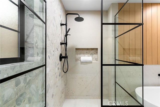 4885 Winnetka Avenue, Woodland Hills CA: https://media.crmls.org/medias/fb1b89b8-a91a-4235-b260-fffea773f666.jpg