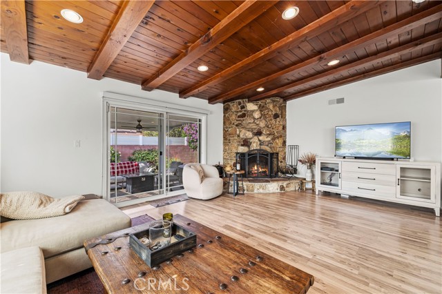 17955 Archwood Street, Reseda CA: https://media.crmls.org/medias/fb1b9b4e-c20a-41e2-a0b5-6a639b12004d.jpg