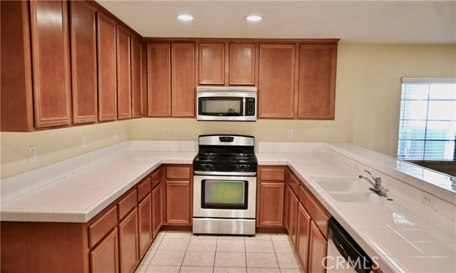 Detail Gallery Image 5 of 26 For 25798 Iris Ave #B,  Moreno Valley,  CA 92551 - 2 Beds | 2/1 Baths