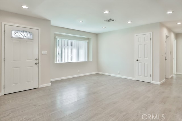 Detail Gallery Image 4 of 41 For 21053 Burton St, Canoga Park,  CA 91304 - 3 Beds | 2 Baths