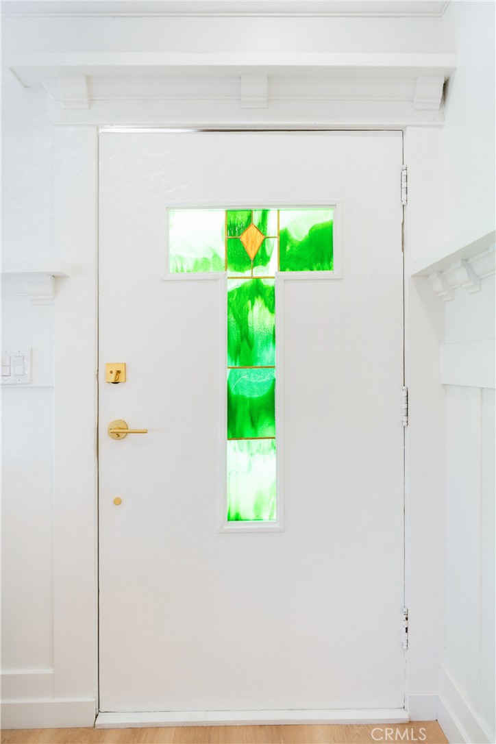 https://media.crmls.org/medias/fb1e7ac0-b06e-4773-a882-3d265355384d.jpg?preset=X-Large