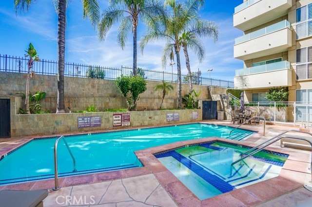 Detail Gallery Image 11 of 24 For 4949 Genesta Ave #407,  Encino,  CA 91316 - 2 Beds | 2 Baths