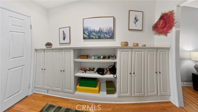 Detail Gallery Image 31 of 34 For 924 Irving Dr, Burbank,  CA 91504 - 4 Beds | 3 Baths