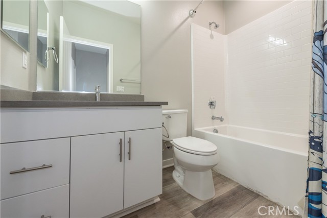 25 Savannah, Lake Forest CA: https://media.crmls.org/medias/fb207e33-100e-440b-b95f-348292bc7a3d.jpg