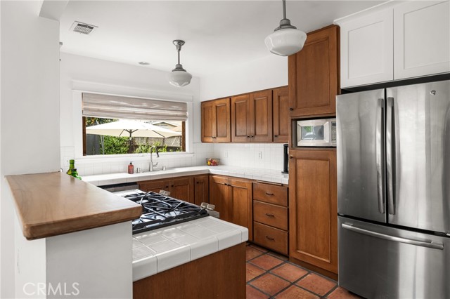 661 Grand Avenue, Long Beach CA: https://media.crmls.org/medias/fb21b343-e7b4-4764-93d5-8aaef25cbcc8.jpg