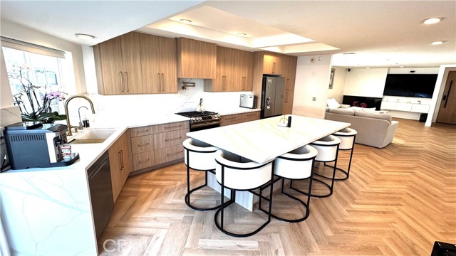 Detail Gallery Image 13 of 22 For 7414 Delco Ave, Canoga Park,  CA 91306 - 3 Beds | 2 Baths