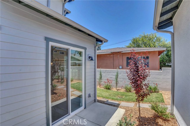 617 E Walnut Avenue, Monrovia CA: https://media.crmls.org/medias/fb23c505-a162-478e-ae2e-943186ccaeae.jpg