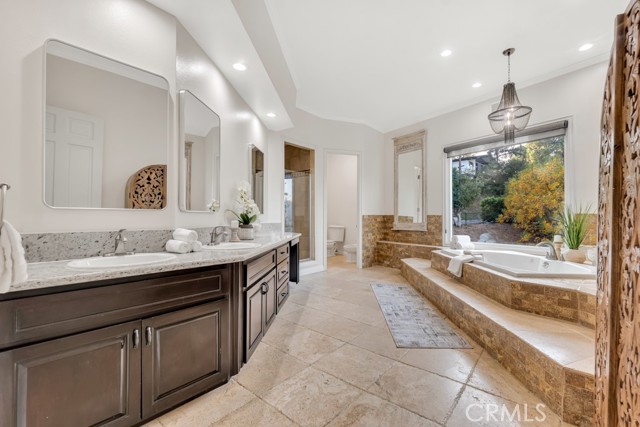 Detail Gallery Image 23 of 29 For 21565 Arcos Dr, Woodland Hills,  CA 91364 - 6 Beds | 7 Baths