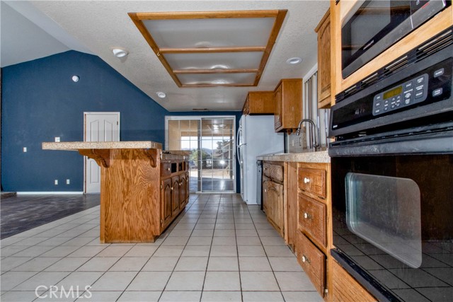 Detail Gallery Image 11 of 29 For 5320 Yucca Mesa Rd, Yucca Valley,  CA 92284 - 3 Beds | 2 Baths