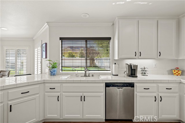 Detail Gallery Image 12 of 38 For 21240 Lone Star Way, Saugus,  CA 91390 - 4 Beds | 3 Baths