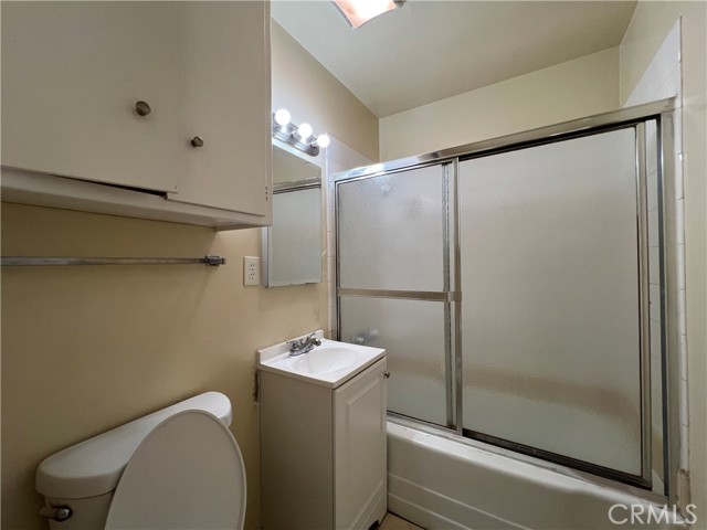 4075 Mount Vernon Avenue, Riverside CA: https://media.crmls.org/medias/fb24e2fa-54f6-468d-a9bd-a58d207e4770.jpg
