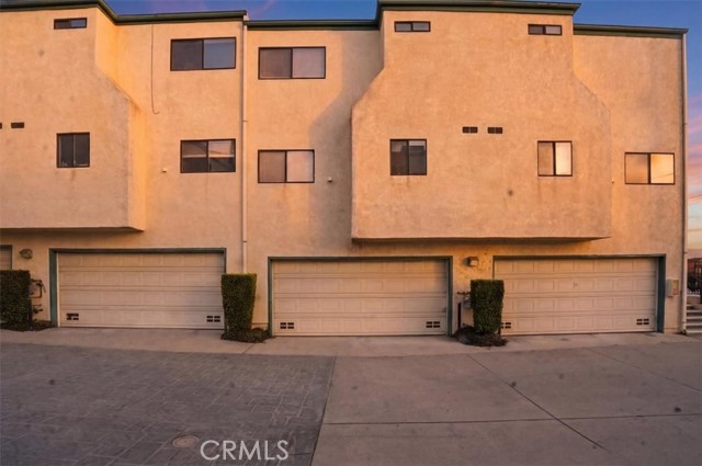 Detail Gallery Image 33 of 43 For 14325 Foothill #9,  Sylmar,  CA 91342 - 2 Beds | 2/1 Baths