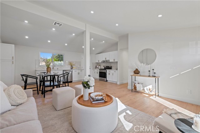 Detail Gallery Image 7 of 22 For 19017 Drycliff St, Canyon Country,  CA 91351 - 3 Beds | 1 Baths