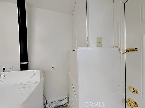 https://media.crmls.org/medias/fb262861-2217-4be5-be6c-5c414f69a34c.jpg?preset=X-Large