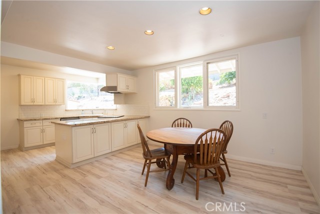 2475 Sunset Drive, Riverside CA: https://media.crmls.org/medias/fb264cfd-354b-4c2a-ad1e-eb3432293752.jpg