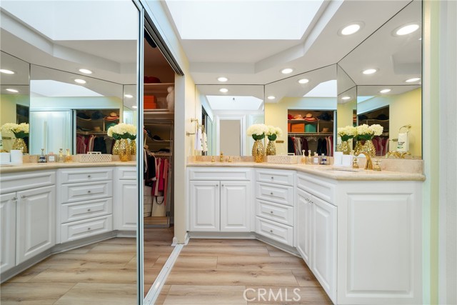 67 Sea Island Drive, Newport Beach CA: https://media.crmls.org/medias/fb264e40-8227-4ba6-8838-37320cc99a2c.jpg