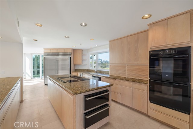 2 Inverness Lane, Newport Beach CA: https://media.crmls.org/medias/fb269456-8ac6-45f2-9e2b-cee6fa3bd46a.jpg