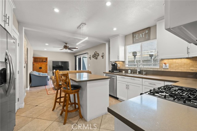 Detail Gallery Image 10 of 35 For 19402 Nestor Ave, Carson,  CA 90746 - 4 Beds | 2/1 Baths